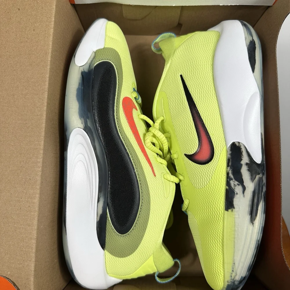 Nike ISOFLY GS Basketball Shoes Yellow Pink HF1170-700 Youth Size 6.5